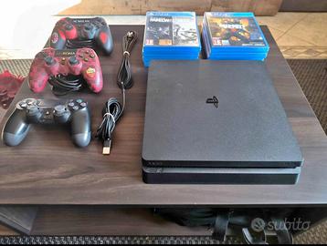 Playstation 4 con 8 giochi e 3 joystick