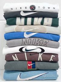 vestiti uomo pantaloni maglioni felpe Stock