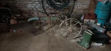 ARATRO D'EPOCA DA TRAINO