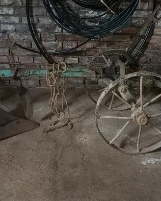 ARATRO D'EPOCA DA TRAINO