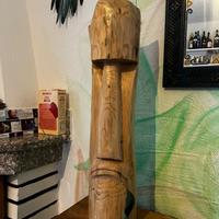 Moai intagliato a mano