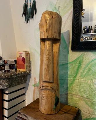 Moai intagliato a mano