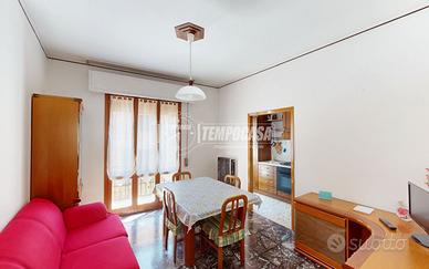 Spazioso appartamento in centro storico di Monteca