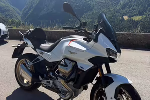 2023 Moto Guzzi v100 Mandello