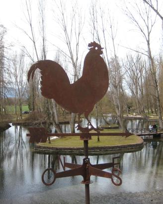segnavento a forma di gallo