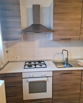 Cucina Ikea con lavastoviglie compatta