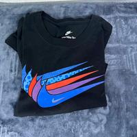 Maglietta Nike Nera con Logo Multicolor