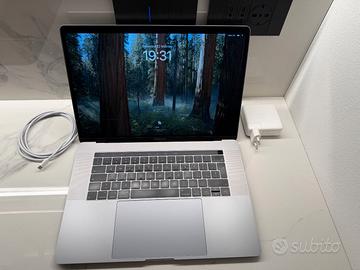 MacBook Pro 15” i9 BATTERIA NUOVA