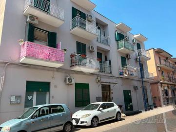 2 LOCALI A NAPOLI