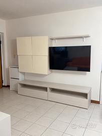 Parete attrezzata soggiorno – colore chiaro