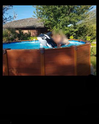 Piscina fuori terra marca Intex modello sequoia.