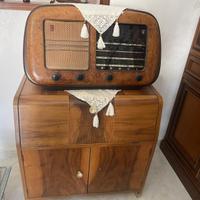 mobile con giradischi incorporato e radio