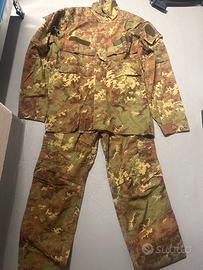 Mimetica giacca e pantalone