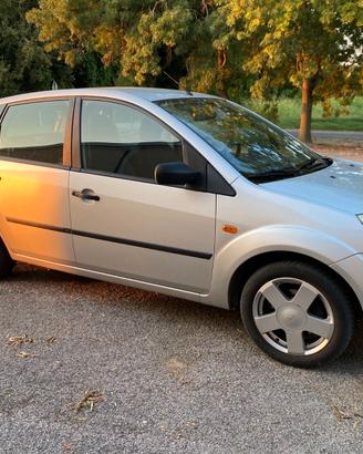 Ford Fiesta 1.2 16v Ambiente 2003 Benzina/Metano