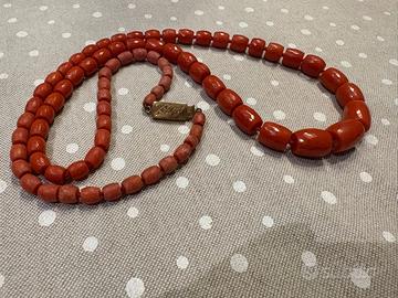 Collana di corallo rosso con chiusura in oro 18KT