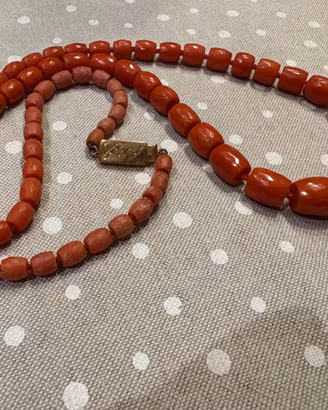Collana di corallo rosso con chiusura in oro 18KT
