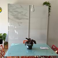 Armadio Pax di Ikea con ante in vetro 