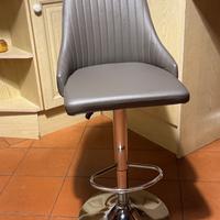 Sgabelli con altezza regolabile