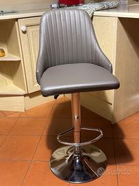 Sgabelli con altezza regolabile