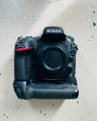 Nikon D800 + Battery grip MB-D12