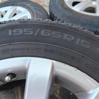 Cerchi in lega con gomme invernali 195/65 R15