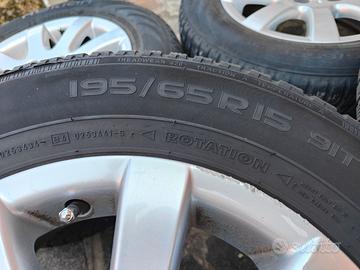 Cerchi in lega con gomme invernali 195/65 R15