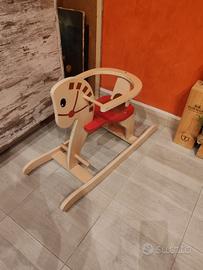 Cavallo a dondolo in legno