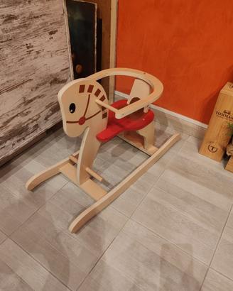 Cavallo a dondolo in legno