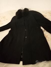 Cappotto nero elegante collo pelliccia
