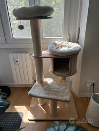 Tiragraffi con lettini per gatti