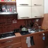 Cucina completa color panna e legno chiara