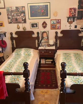 Camera da letto completa in stile Vecchia America