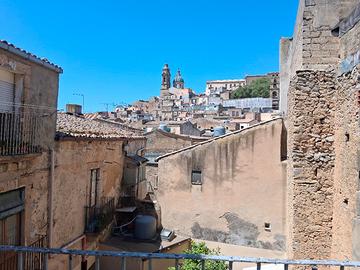 Appartamento con terrazza e garage centro storico 