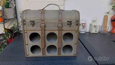 Baule vintage decorativo con porta bottiglie