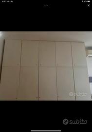 Armadio in legno laccato bianco