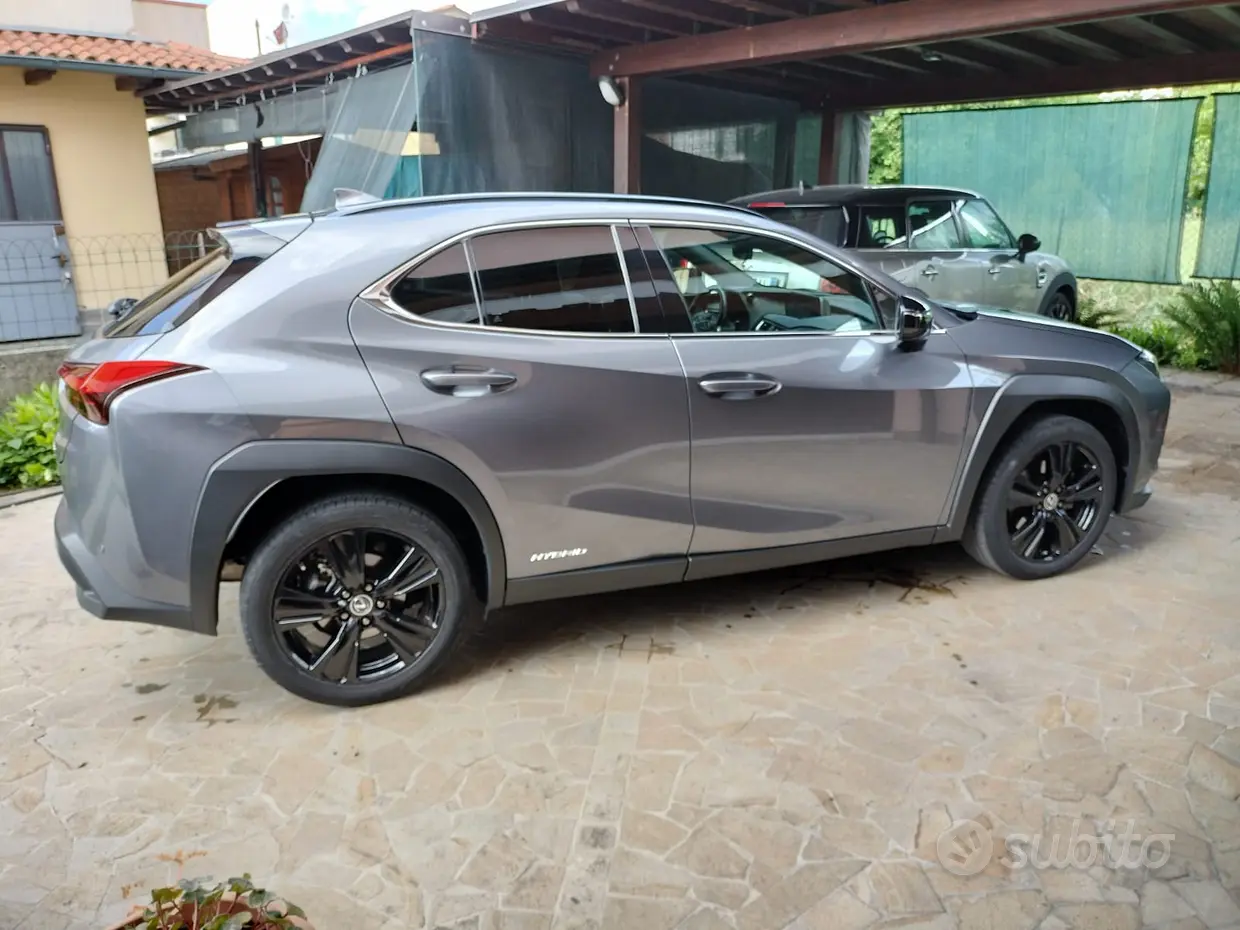 Lexus UX