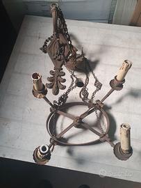Lampadario in bronzo antico.