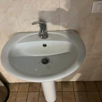 Lavandino con miscelatore