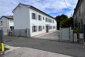 Villa di 280 m² con 5 locali e box auto a Montebel