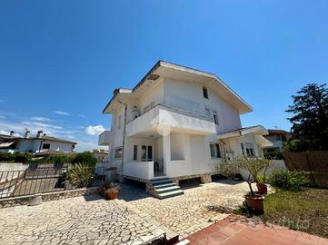 2 LOCALI A SABAUDIA