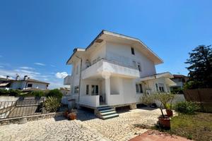 2 LOCALI A SABAUDIA