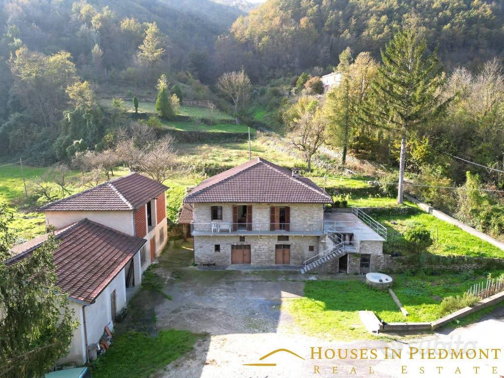 Rustico / Casale di 400 m² con più di 5 locali e b - Vista 4
