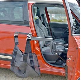 Gruetta solleva persone per auto