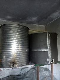 Due serbatoi olio/vino 200 LT.