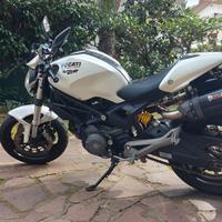 Ducati Monster 696 plus