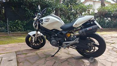 Ducati Monster 696 plus