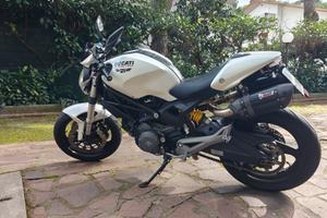 Ducati Monster 696 plus