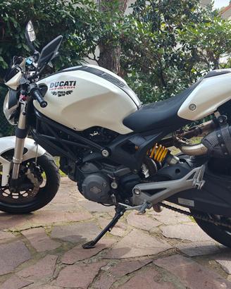 Ducati Monster 696 plus