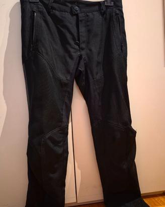 Pantaloni traforati da moto
