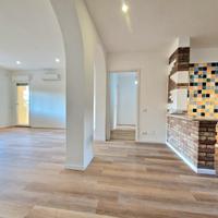 Ampio trivano ristrutturato in via De Pretis